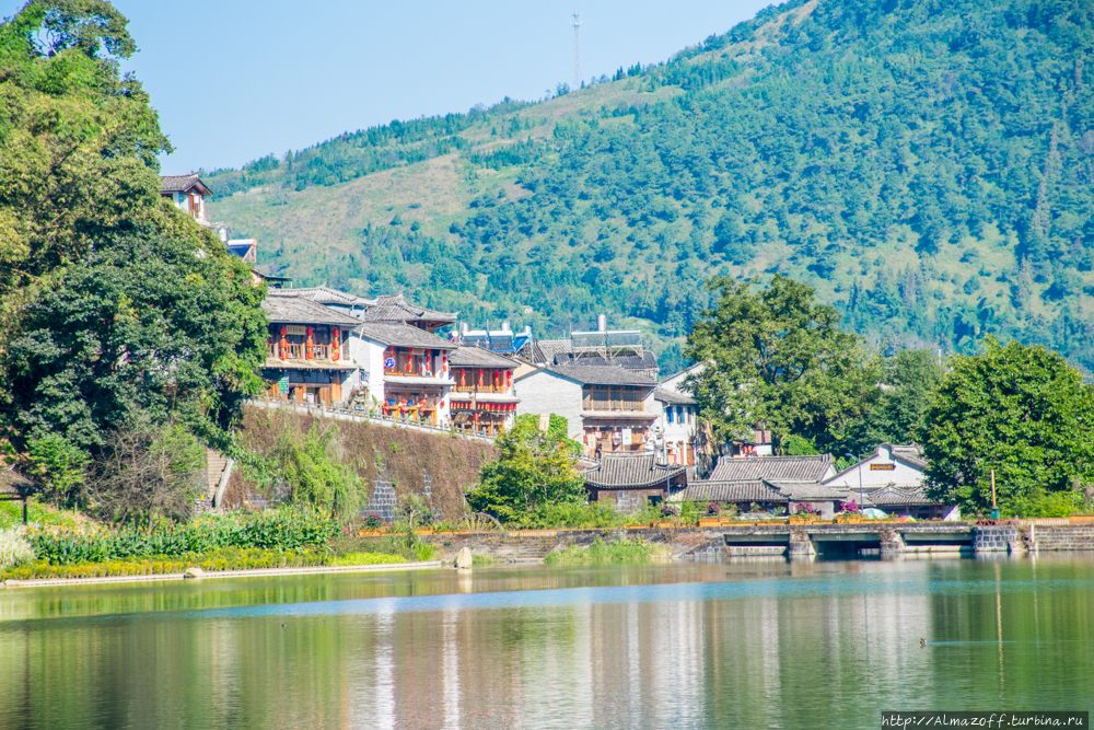 Прогулка вокруг живописного озера Ея в деревне Хэшун