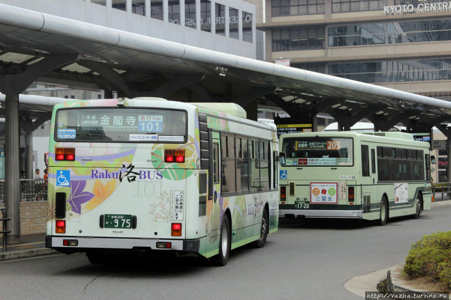 Автобус до Гиона и святилища Ясака Киото, Япония
