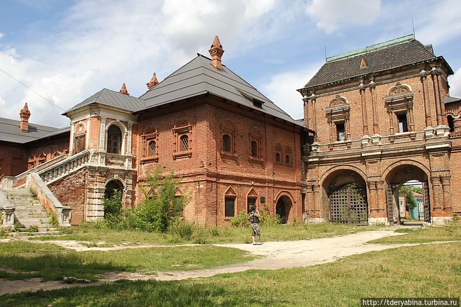 Митрополичьи палаты