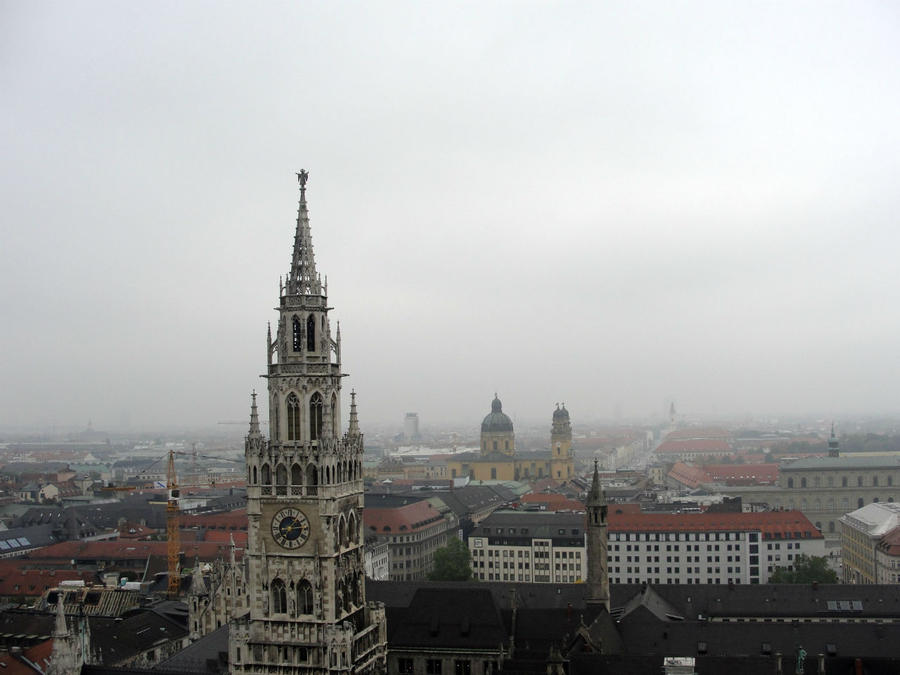 Туманный Мюнхен в октябре Мюнхен, Германия