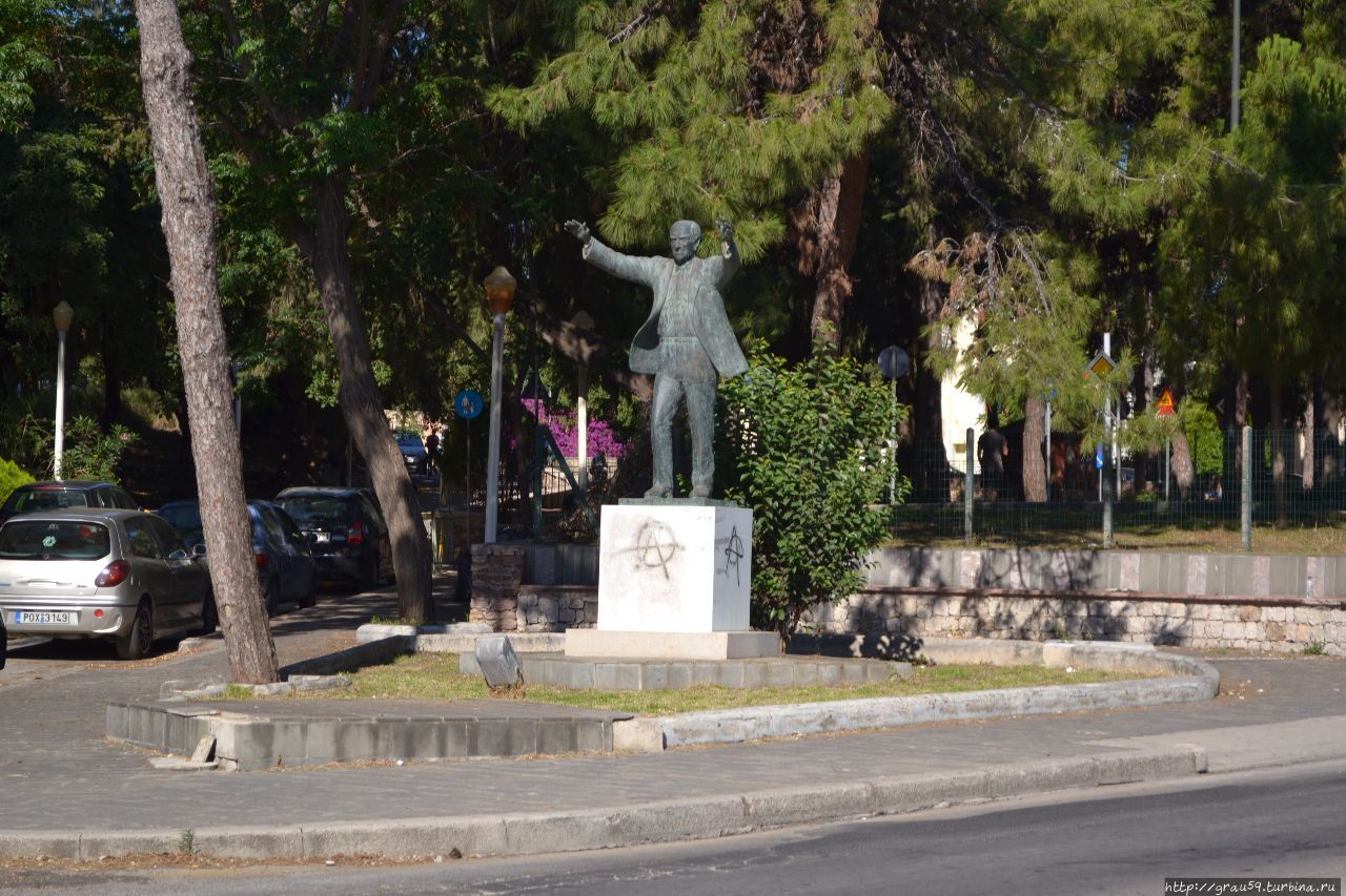 Памятник Андреасу  Папандреу Родос, остров Родос, Греция