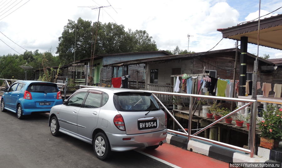 Все брунейцы имеют автомобили Бандар-Сери-Бегаван, Бруней