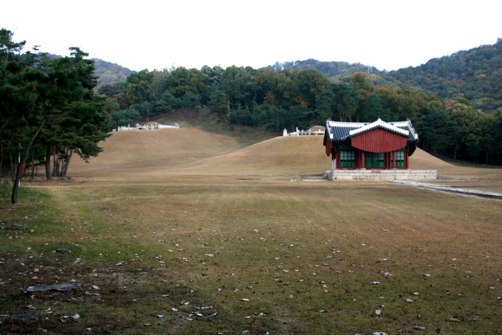 Кластер королевских гробниц Цосамнюн / Seosamneung royal tombs Cluster (서삼릉)