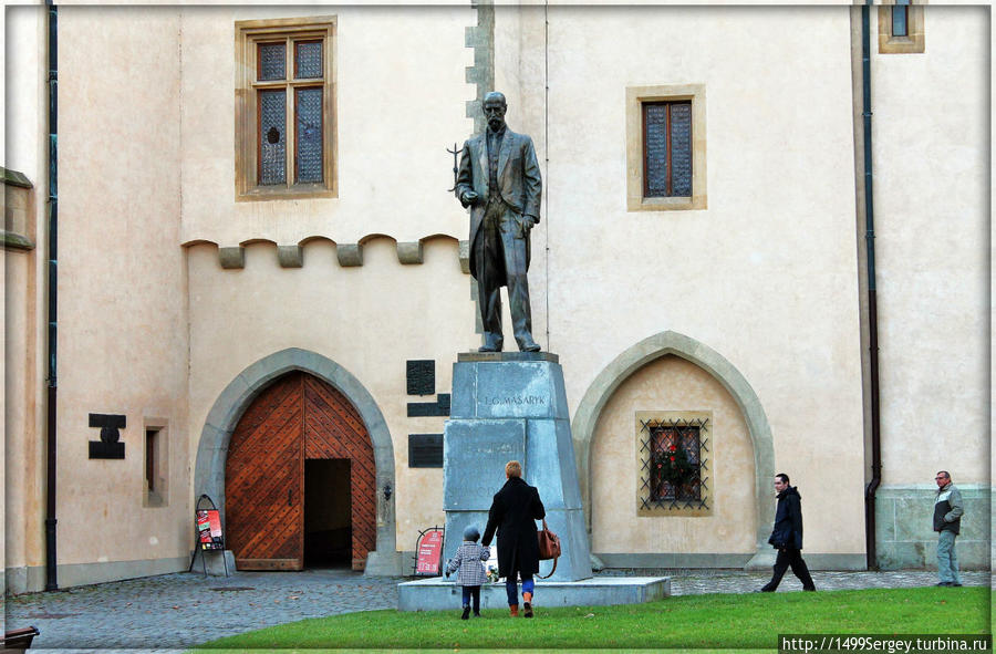 Томаш Масарик — философ, общественный деятель и первый президент Чехословакии у стен Влашского двора Кутна-Гора, Чехия
