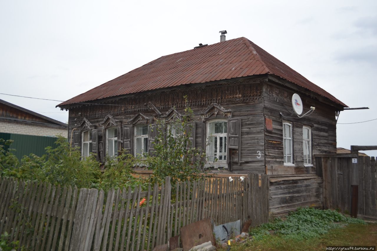 Дом со львом Поповка (Саратовская область), Россия