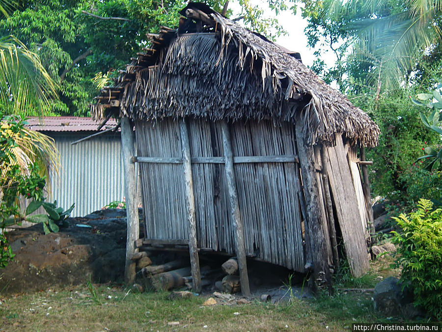 Один из домиков в деревне. Нуси Комба, Мадагаскар