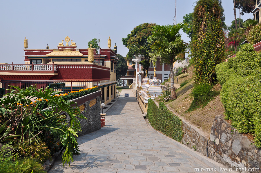 Несмотря на близость, мягко говоря, шумного Катманду, в Копане царит тишина и спокойствие. Катманду, Непал