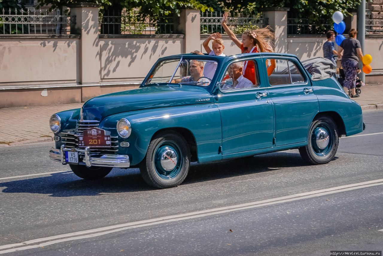 Парад старинных автомобилей Rīga Retro 2018 ... Рига, Латвия