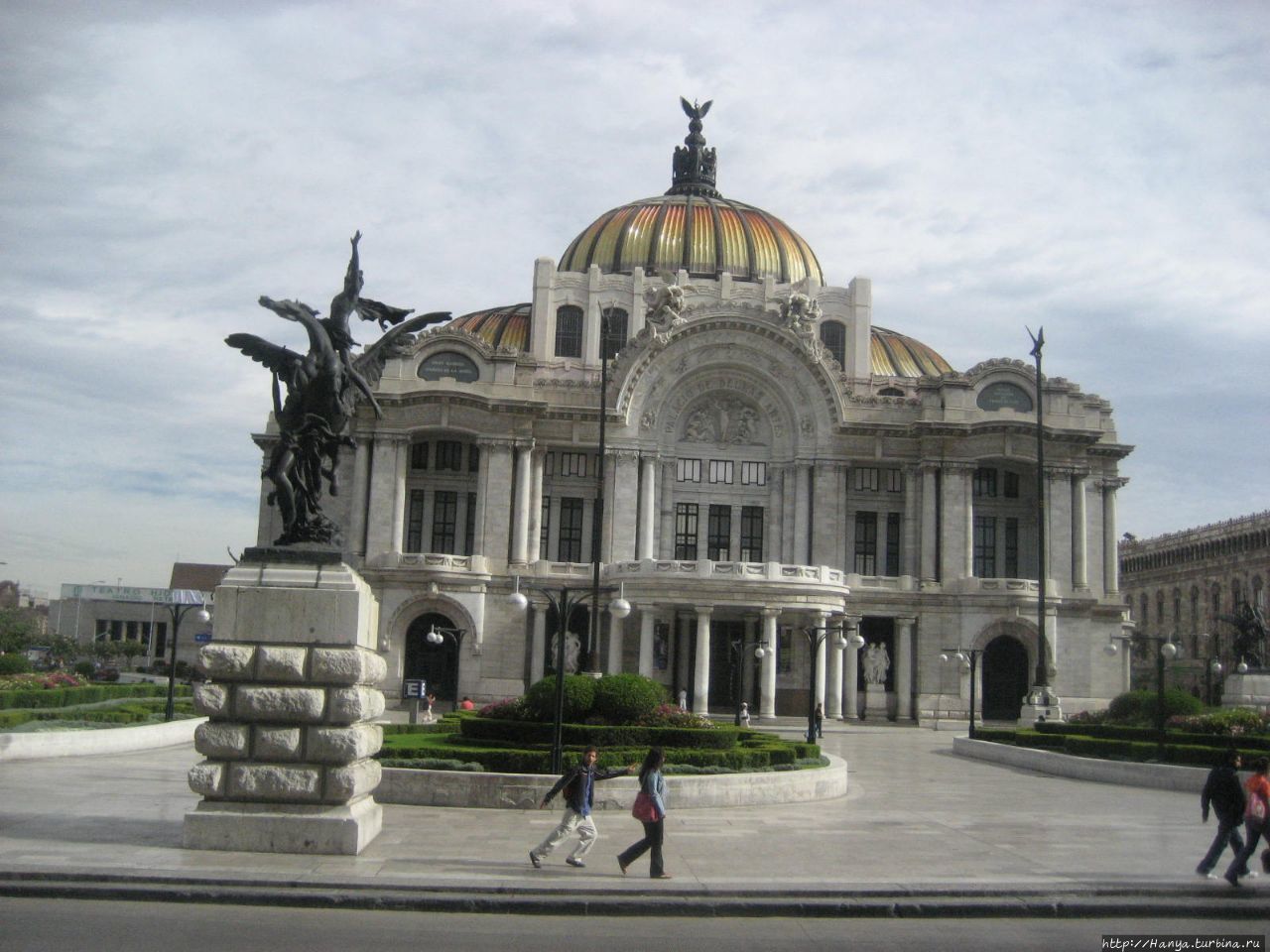 Дворец изящных искусств (Palacio de Bellas Artes)