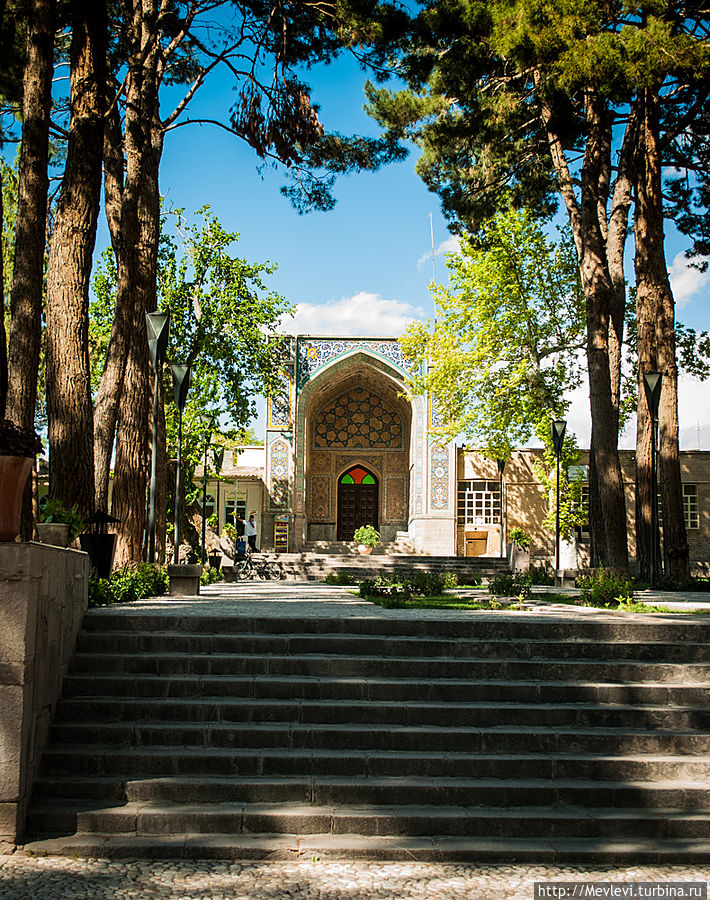 Гробница потомка Пророка Махруг Нишапур, Иран