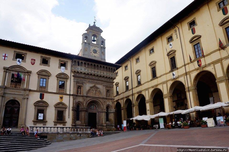 Исторический центр Arezzo: piazza Grande Ареццо, Италия