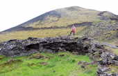 Внизу много безымянных маленьких кратеров, использовавшихся ранее исландцами как загоны для овец