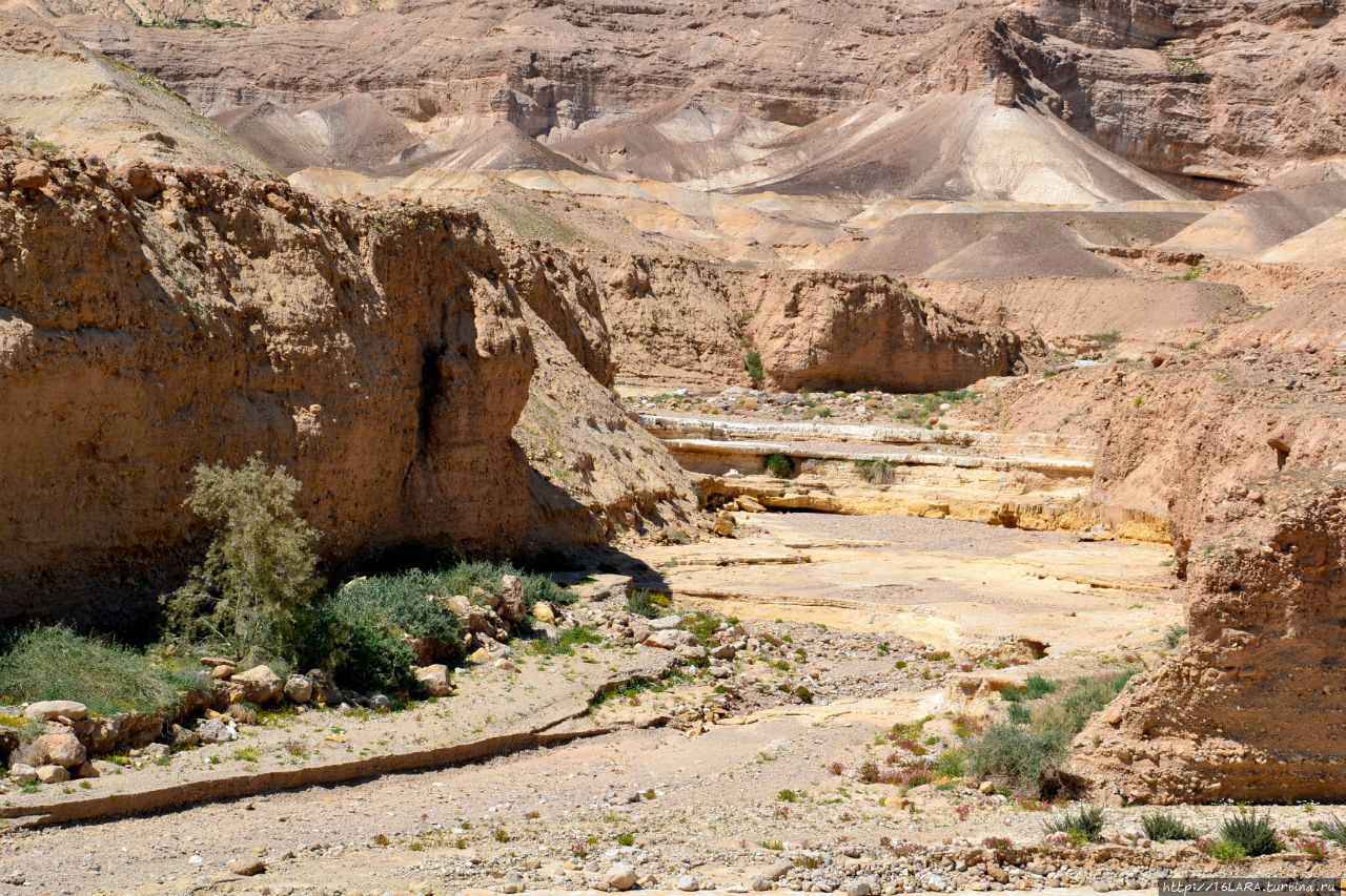 В Махтеш Катан через Чертовы ворота Негев Пустыня, Израиль