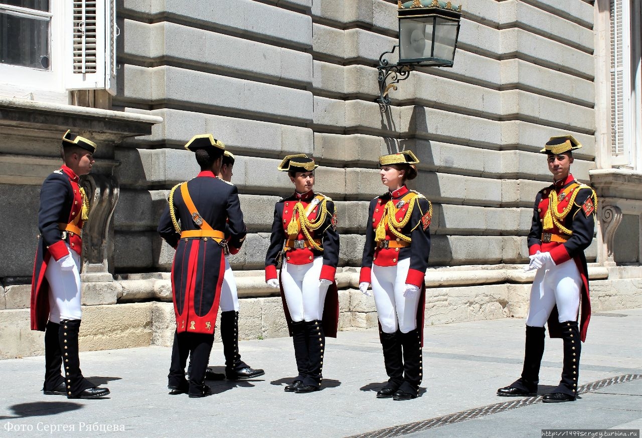 Кавалеристы Гражданской гвардии в парадной форме Мадрид, Испания