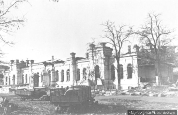 Развалины вокзала после войны (фото из Интернета) Симферополь, Россия