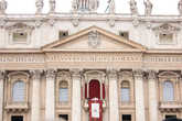 Папа Римский Францискус поздравляет католиков всего мира с Рождевством.