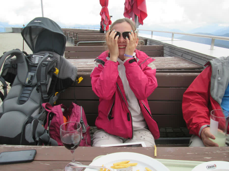 Сидя в ресторане на вершине Кронплатца старшая узнала, что поступила в МГУ.