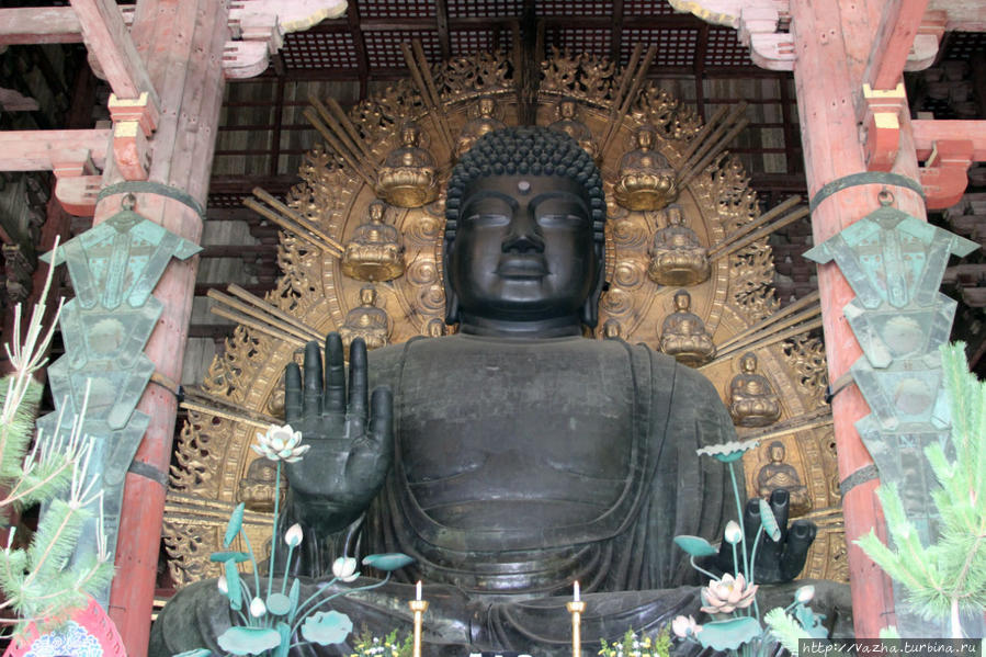 Статуя Будда Вайрочаны
