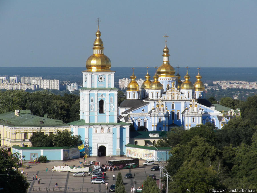Вид на Михайловский собор с 2 яруса Колокольни Киев, Украина