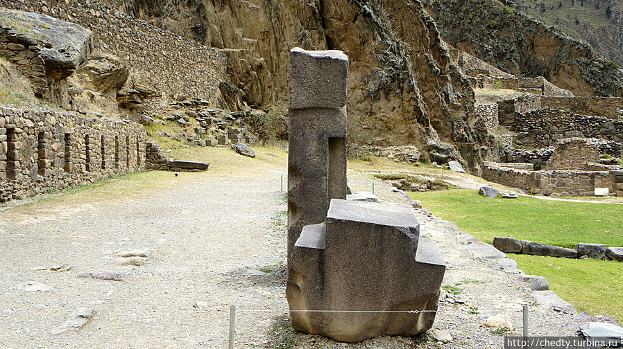Каменные блоки про которые перуанским гидам полагается говорить, что современной техники для того что бы поставить их на место не существует, к сожалению многие повторяют эту фразу в своих заметках Ольянтайтамбо, Перу