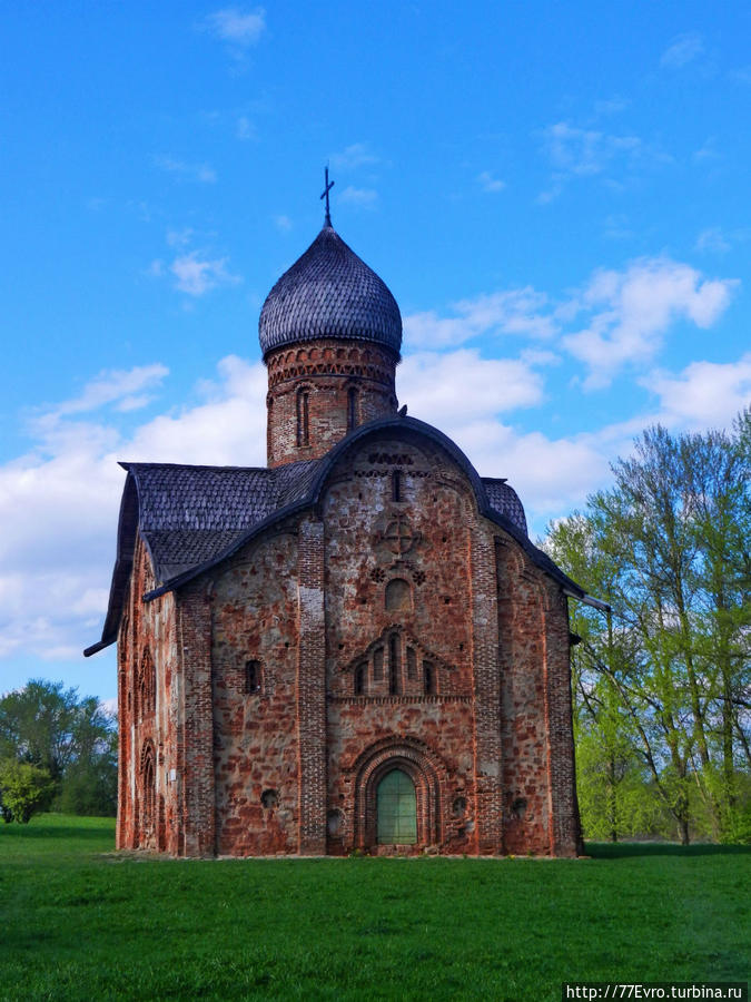 Церковь Петра и Павла в Кожевниках
1406 год Великий Новгород, Россия