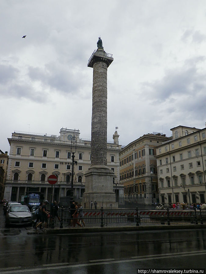 Императорская колонна на площади её имени Рим, Италия