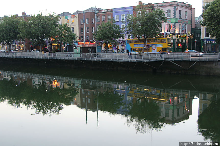 Сумерки на берегах реки Liffey Дублин, Ирландия