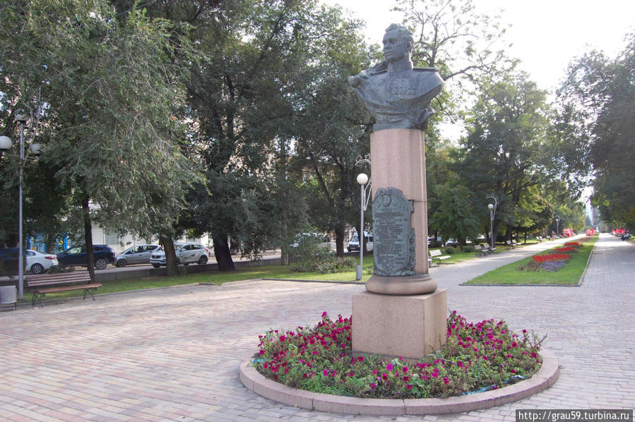 Памятник Ефремову В.С, Волгоград, Россия