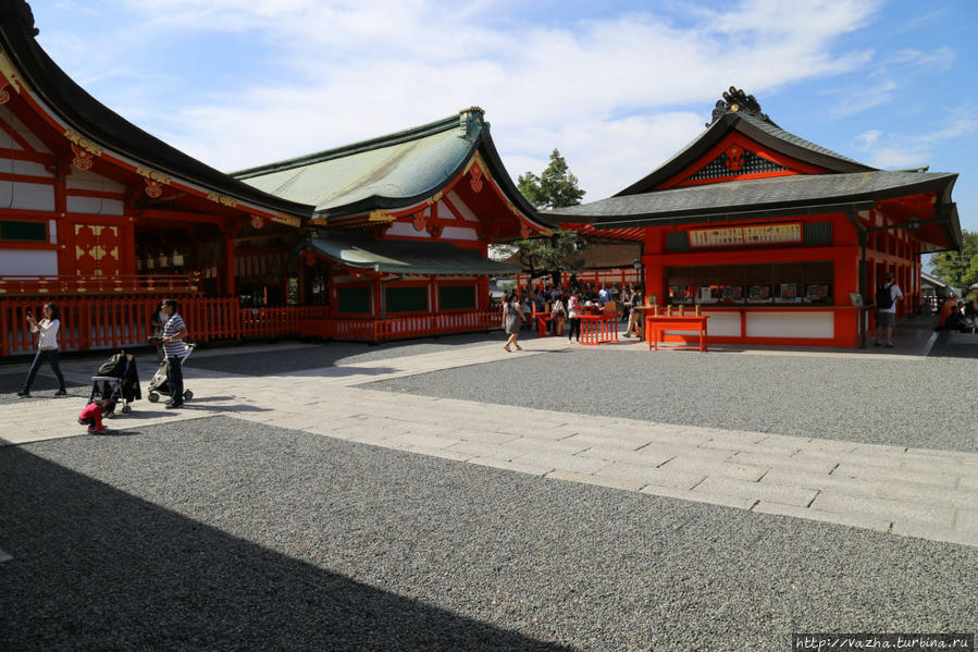 Храм Фушими Инари Тайши. Первая часть Киото, Япония