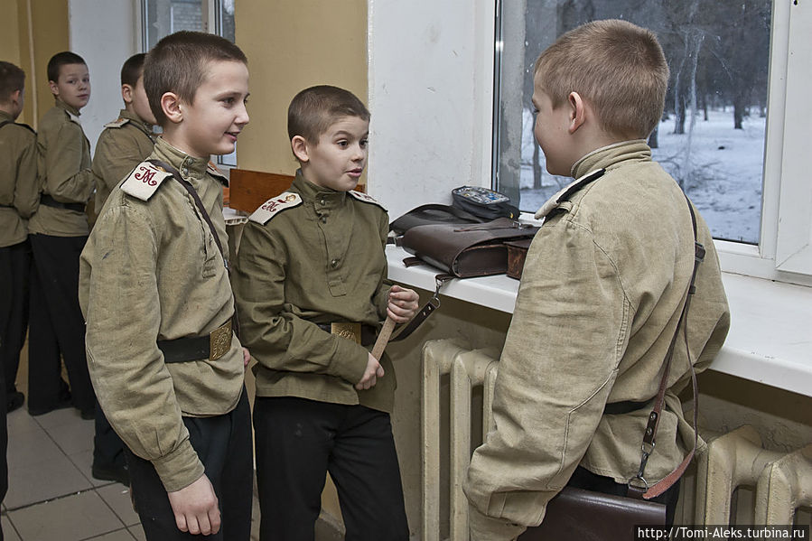 Задушевные разговоры до уроков...
*