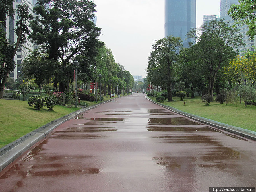 Парк после дождя Гуанчжоу, Китай
