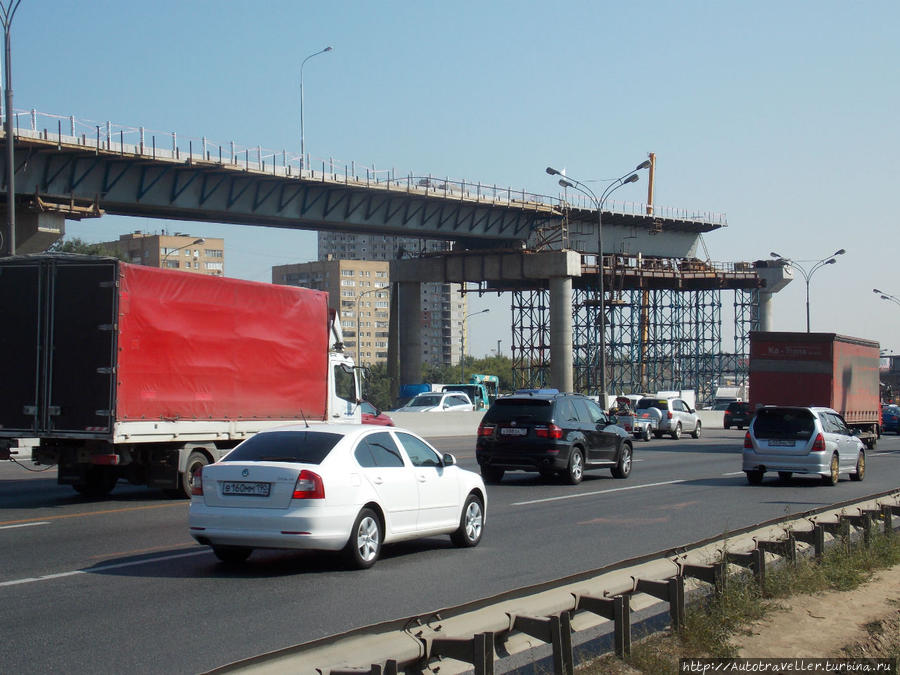 Москва строит дороги.