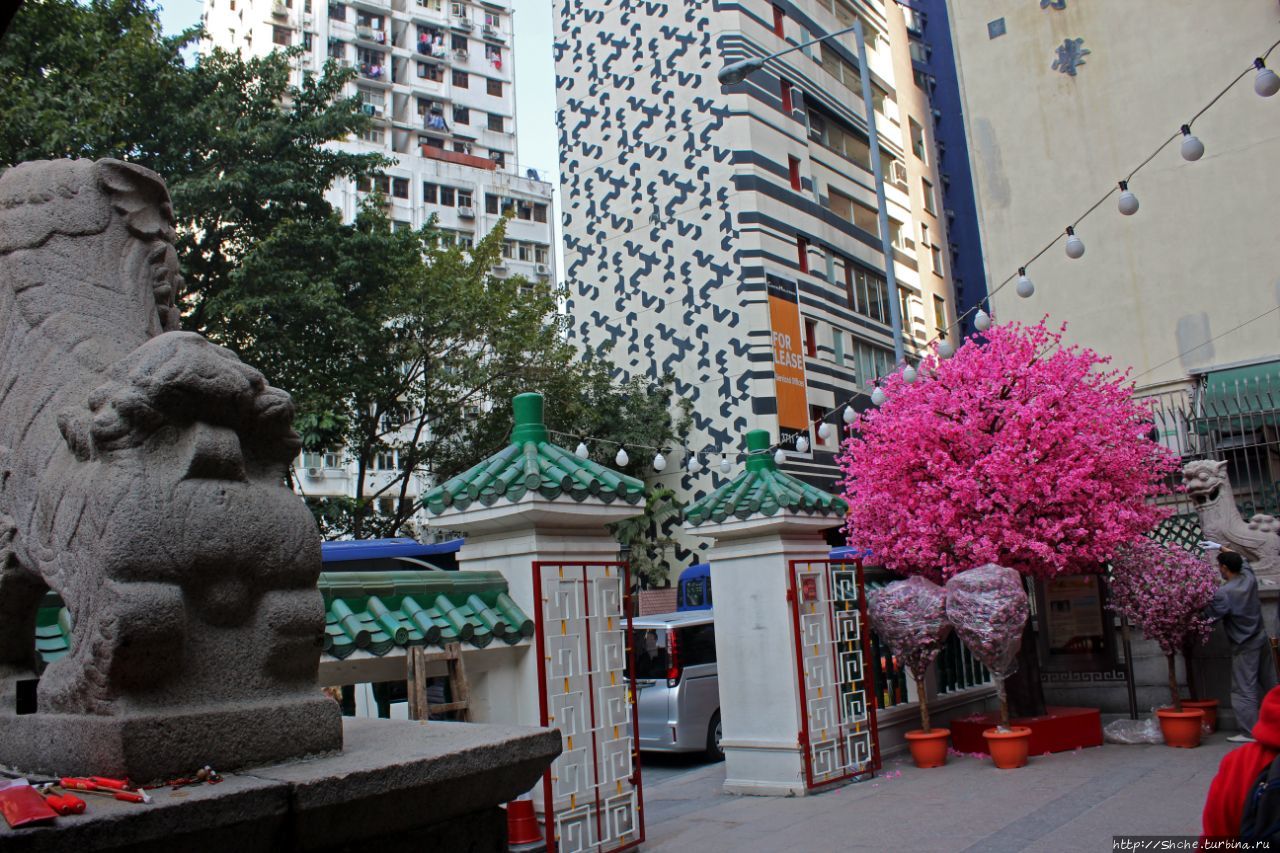 Когда в Гонконге все спокойно... Старейший храм города