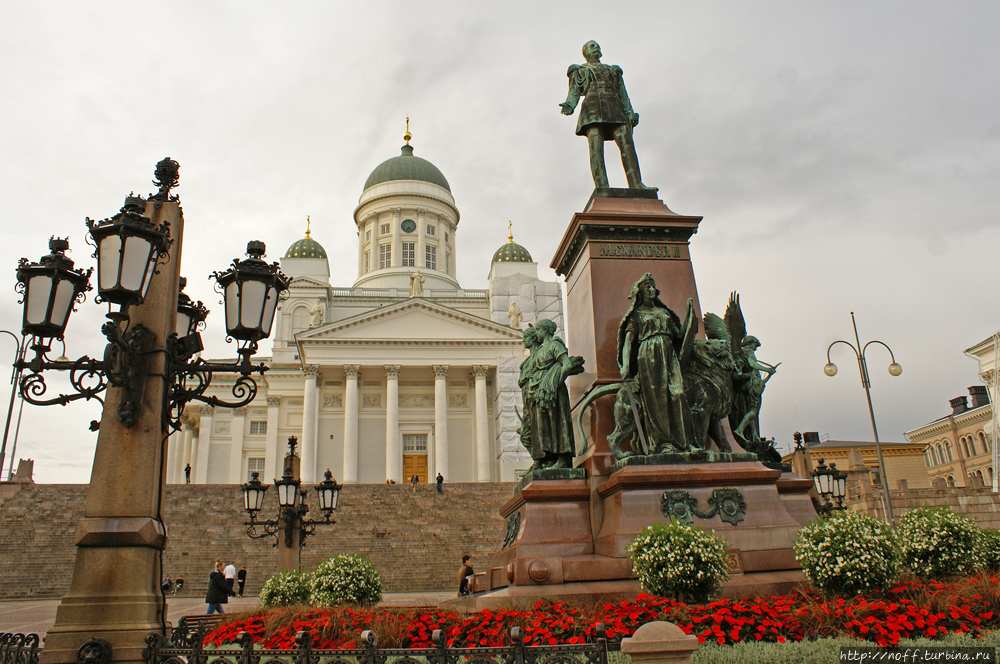 Кафедральный собор и памятник Александру II Хельсинки, Финляндия