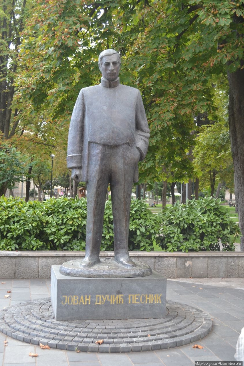 Памятник Йовану Дучичу Требинье, Босния и Герцеговина