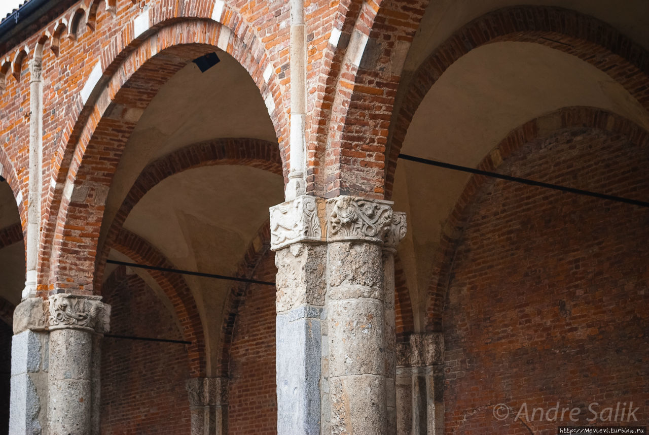 Церковь Сант-Амброджо Милан, Италия