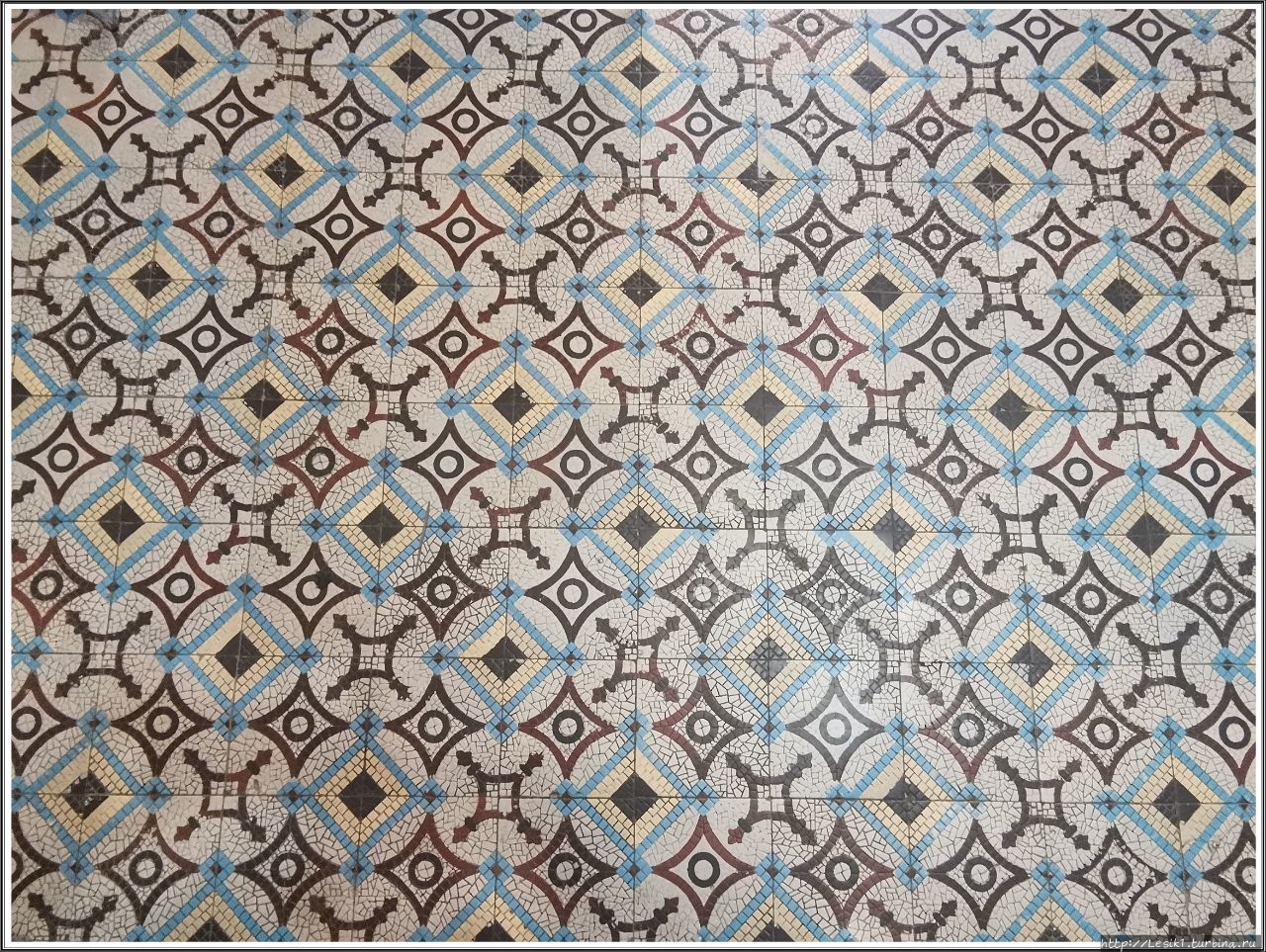 Полы метлахской плитки в торговом зале