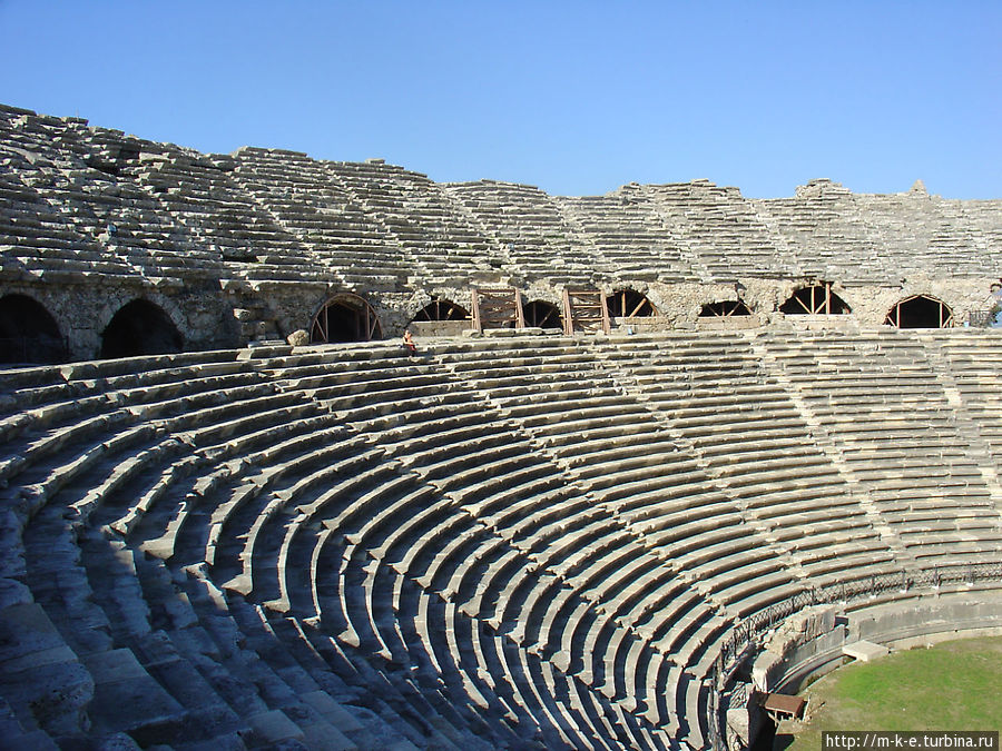Театр. Фото из Википедии Сиде, Турция