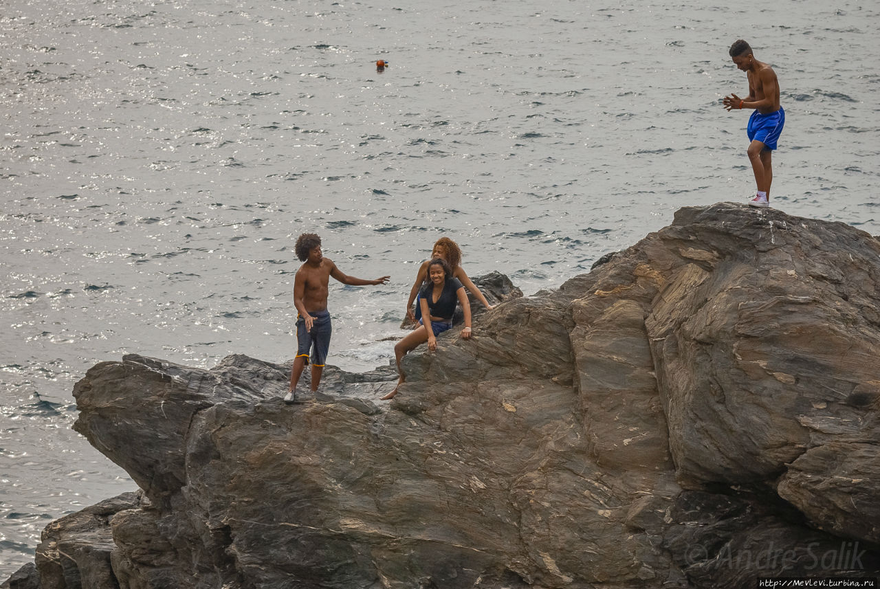 Город на скале Манарола, Италия