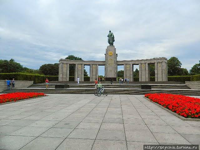 памятник Советским воинам Берлин, Германия