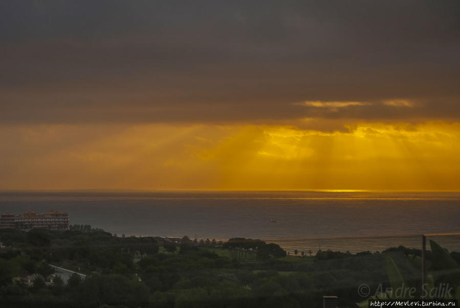 Рассвет над морем Ситжес, Испания