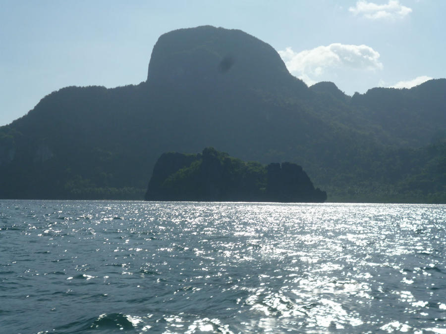 Край орущих петухов. На лодке из Бусуанги в Палаван Корон, остров Бусуанга, Филиппины