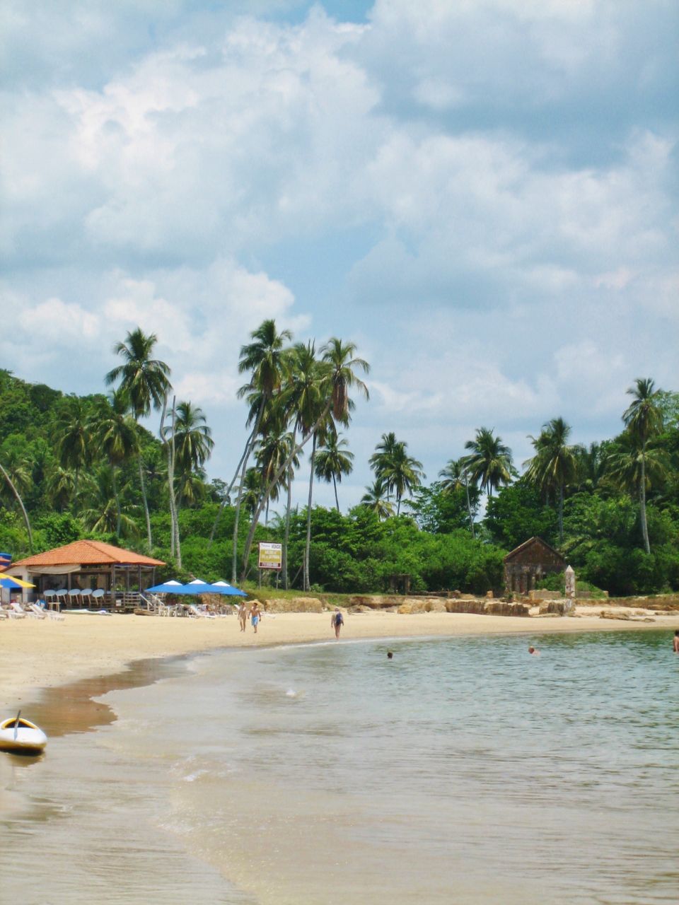 Пляж Св. Богоматери Гвадалупе Остров Фрадес, Бразилия