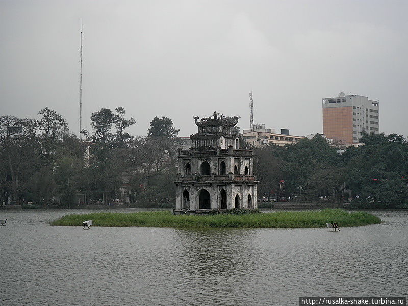 Озеро возвращенного меча Ханой, Вьетнам