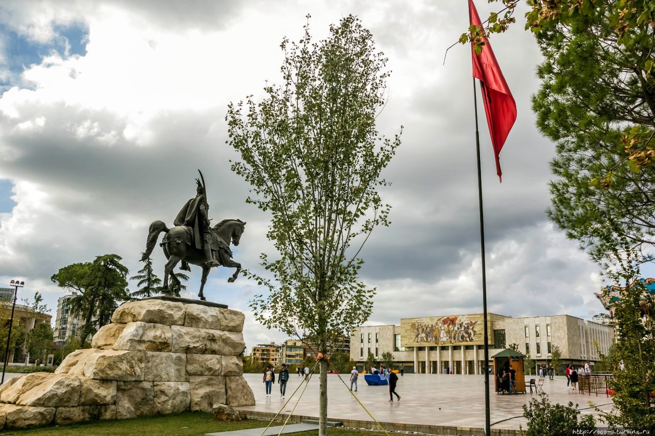 Памятник Скандербегу Тирана, Албания