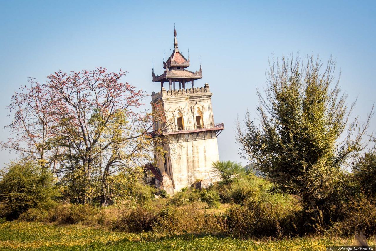 Все что осталось от Королевского дворца Авы. Фото из интернета Ава, Мьянма