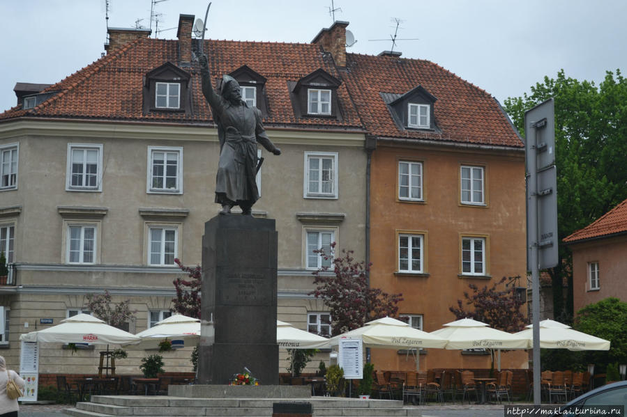 Памятник сапожнику Яну Килиньскому, герою восстания,  возглавляемого Тадеушем Костюшко. Варшава, Польша