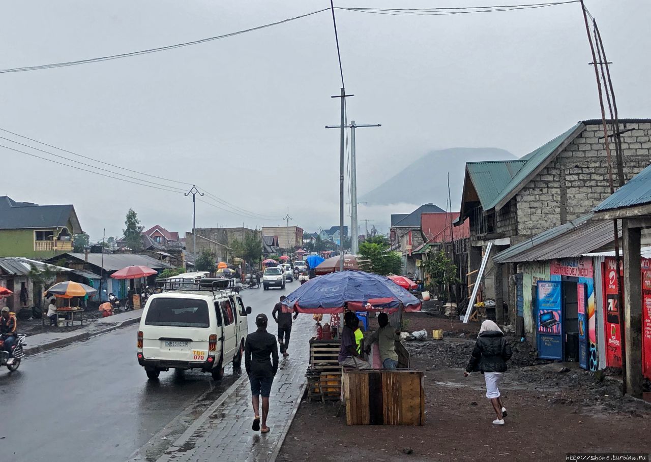 Конголезский город Гома проездом в кузове грузовика Гома, ДР Конго