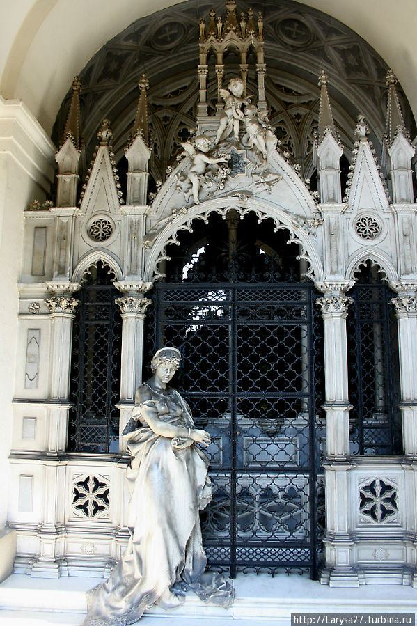 Надгробия семьи Пьяджио, 1885. Скульптор Джованни Сканци.
