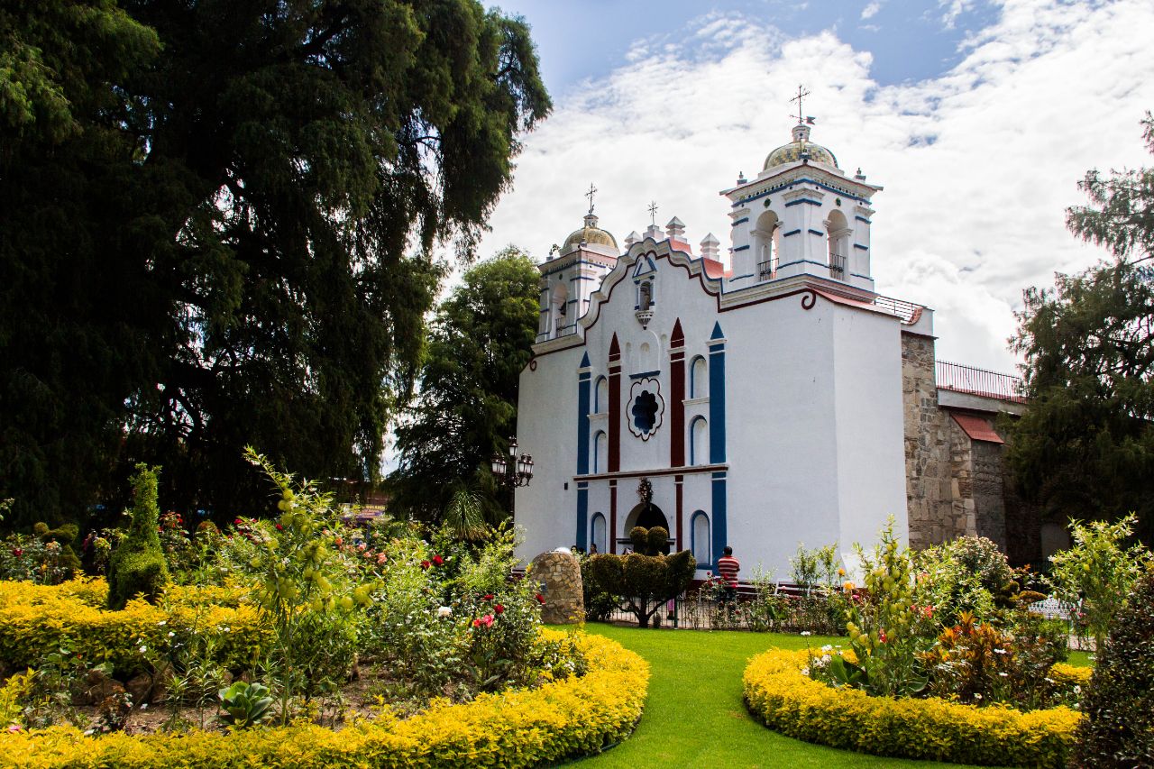 католический храм в Санта-Мария-дель-Туле Санта-Мария-дель-Туле, Мексика
